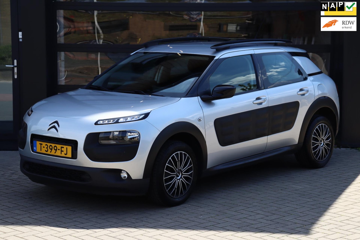 Citroën C4 Cactus - 1.2 PureTech Shine | Automaat | Airco | Camera | Navi | Climate | - AutoWereld.nl