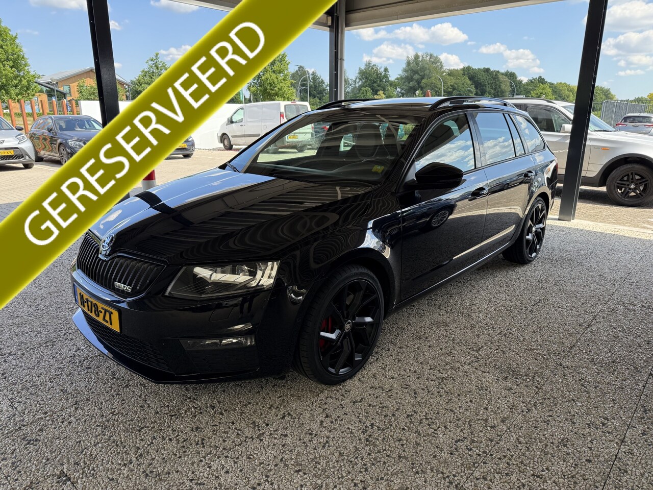 Skoda Octavia Combi - 2.0 TSI RS Aut. 220pk Panoramadak 18" Stoelverw. - AutoWereld.nl