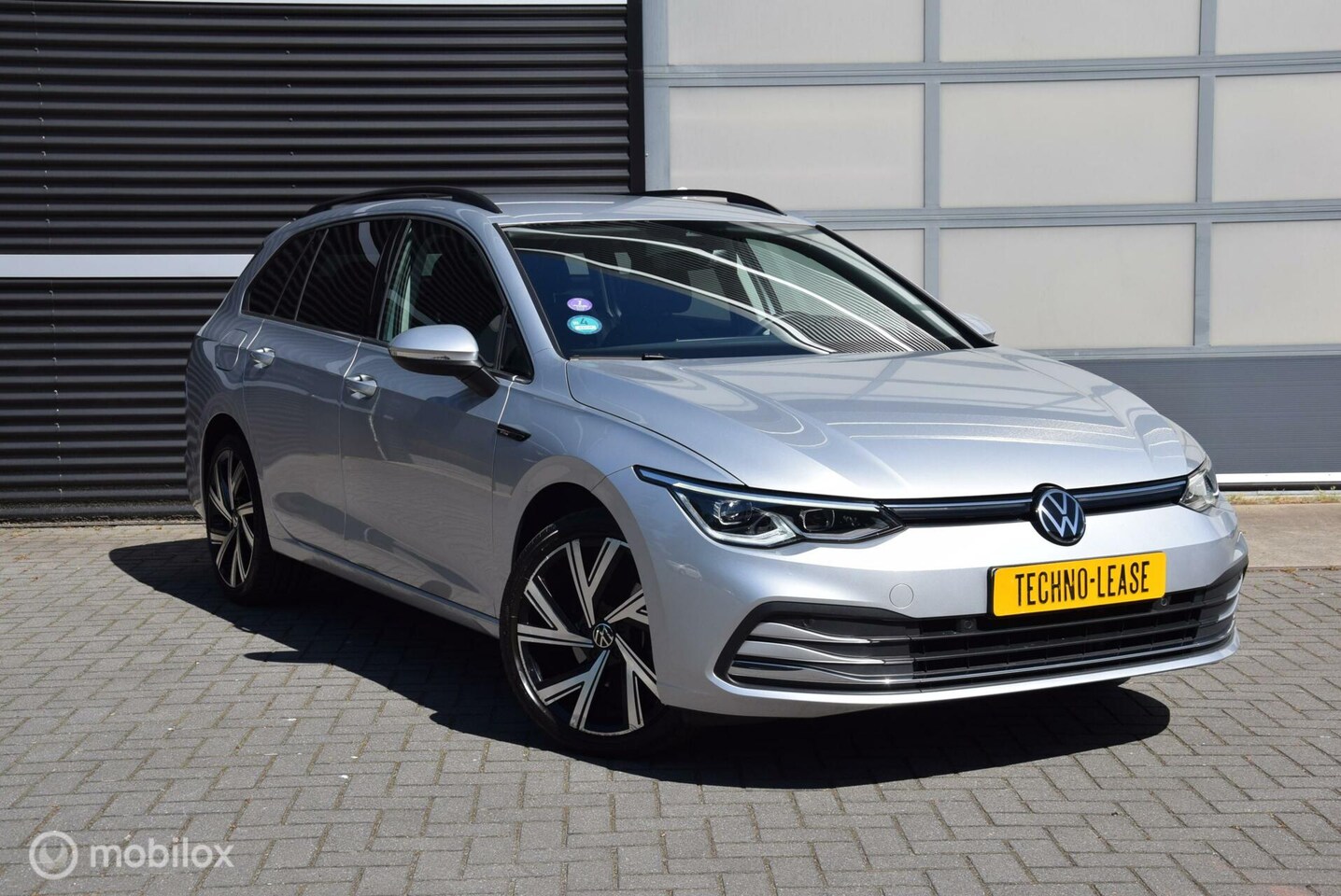Volkswagen Golf Variant - 1.5 eTSI Style DSG Carplay Adaptive Cruise Winterpakket