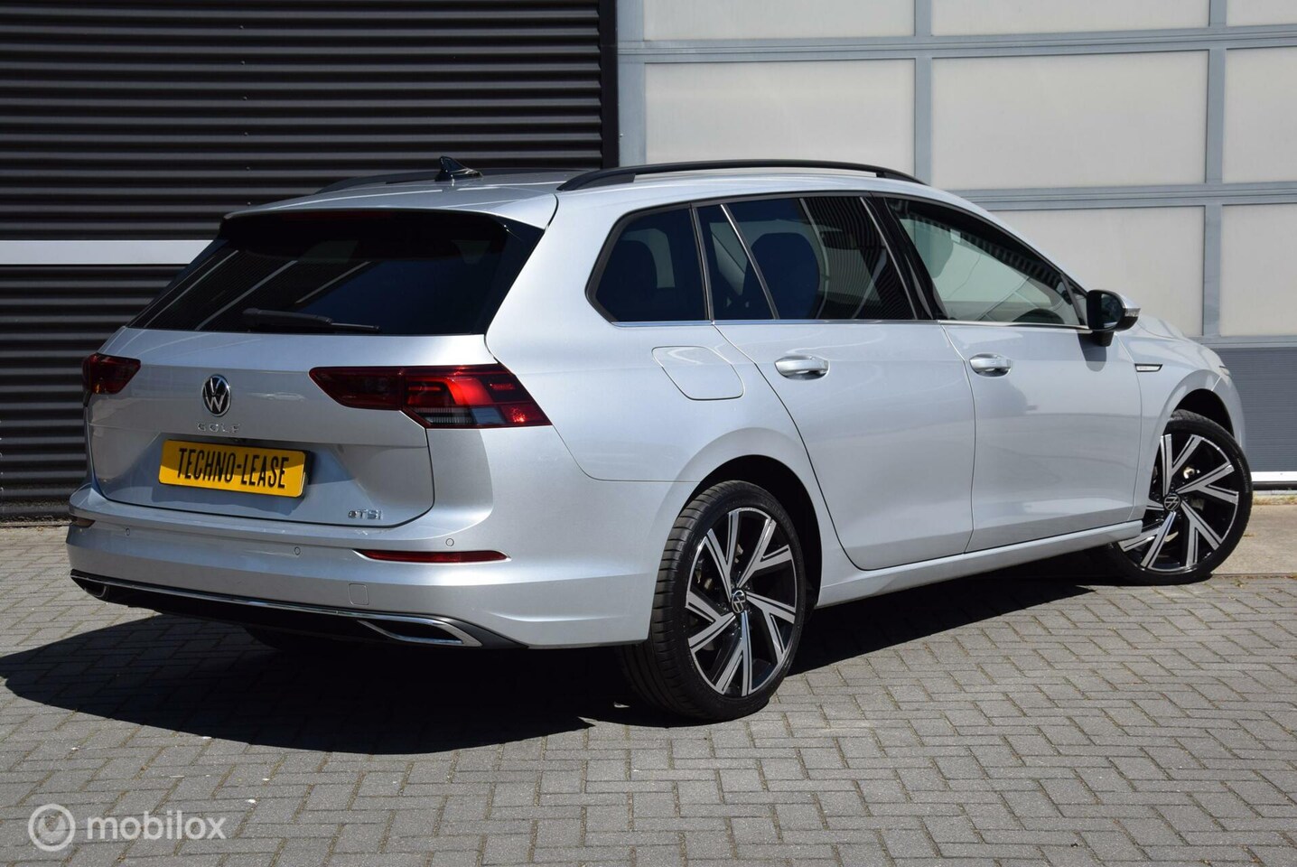 Volkswagen Golf Variant - 1.5 eTSI Style DSG Carplay Adaptive Cruise Winterpakket