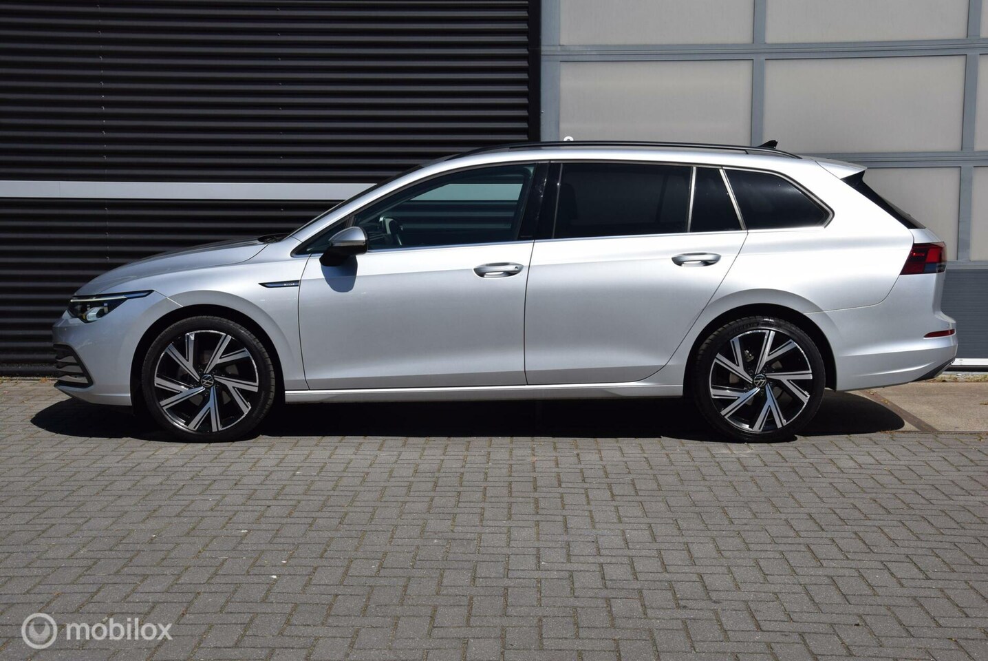Volkswagen Golf Variant - 1.5 eTSI Style DSG Carplay Adaptive Cruise Winterpakket