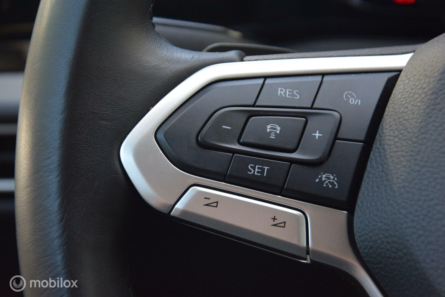 Volkswagen Golf Variant - 1.5 eTSI Style DSG Carplay Adaptive Cruise Winterpakket