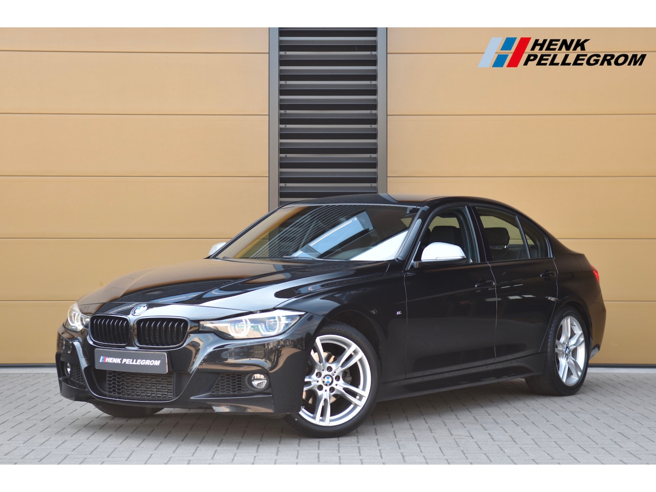 BMW 3-serie - 318i M Sport Edition * M Sportpakket * Navigatie Professional * LED * Leder * Dealeronderh - AutoWereld.nl