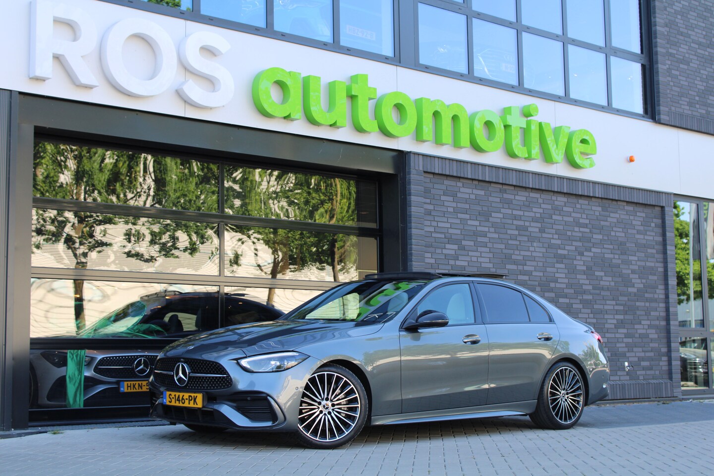 Mercedes-Benz C-klasse - 180 AMG Line | PANO | CUSTOM AUDIO | NIGHT PAKKET | SFEERVERLICHTING | - AutoWereld.nl