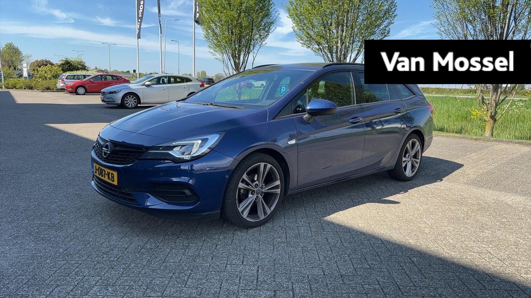 Opel Astra Sports Tourer - 1.2 Elegance | Navigatie | Parkeer camera | Alcantara | Bose - AutoWereld.nl