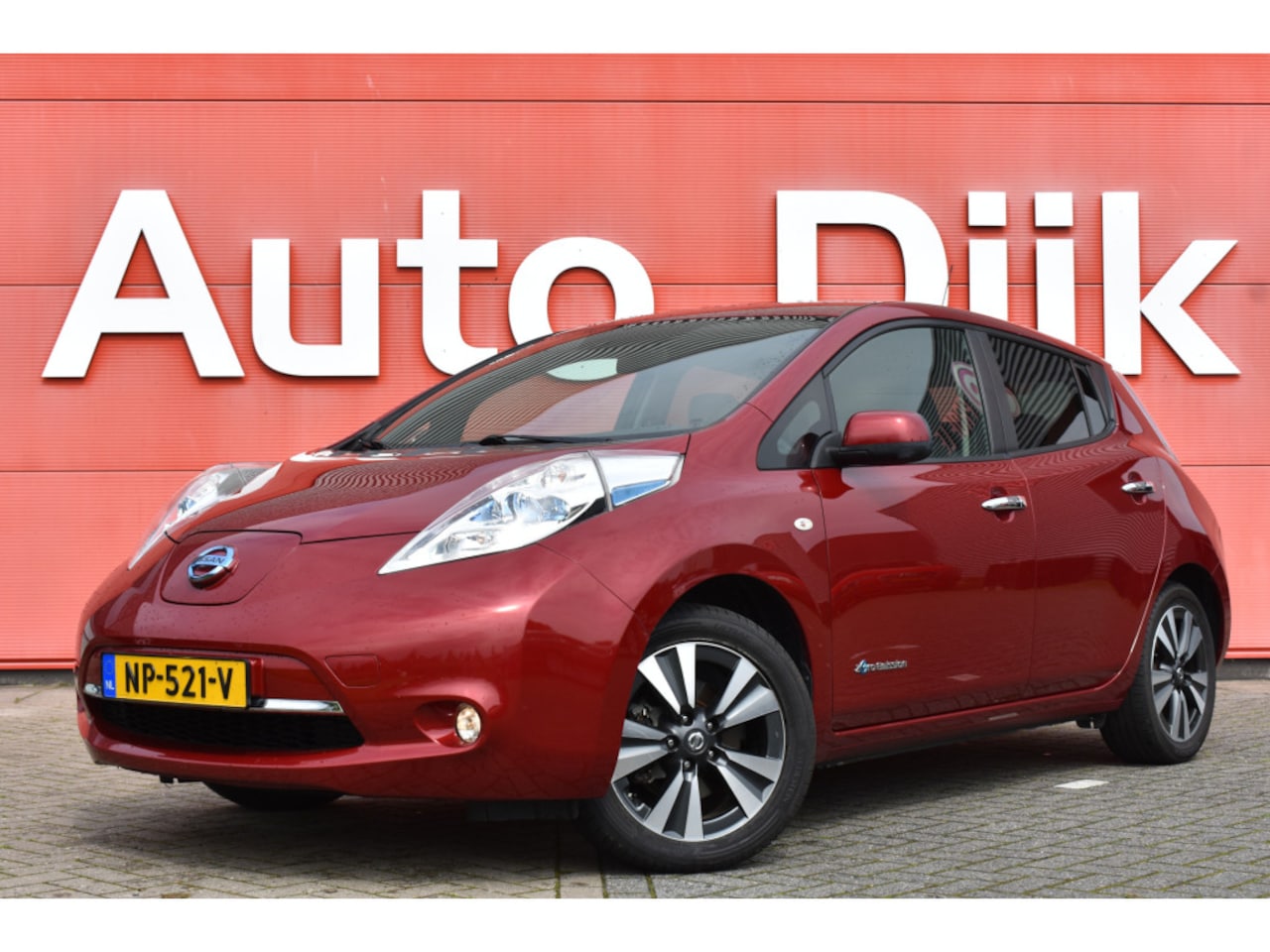 Nissan LEAF - Business Edition 30 kWh LED | Leder | 360 Camera | Navi | Clima | Cruise | Radio/Cd | LMV - AutoWereld.nl
