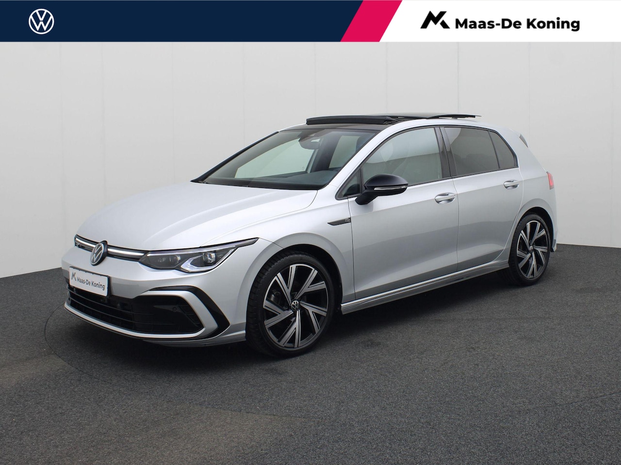 Volkswagen Golf - 1.5eTSI/150PK R-Line Blckstyle DSG · Panoramadak · Camera + Parkeersensoren · App connect - AutoWereld.nl