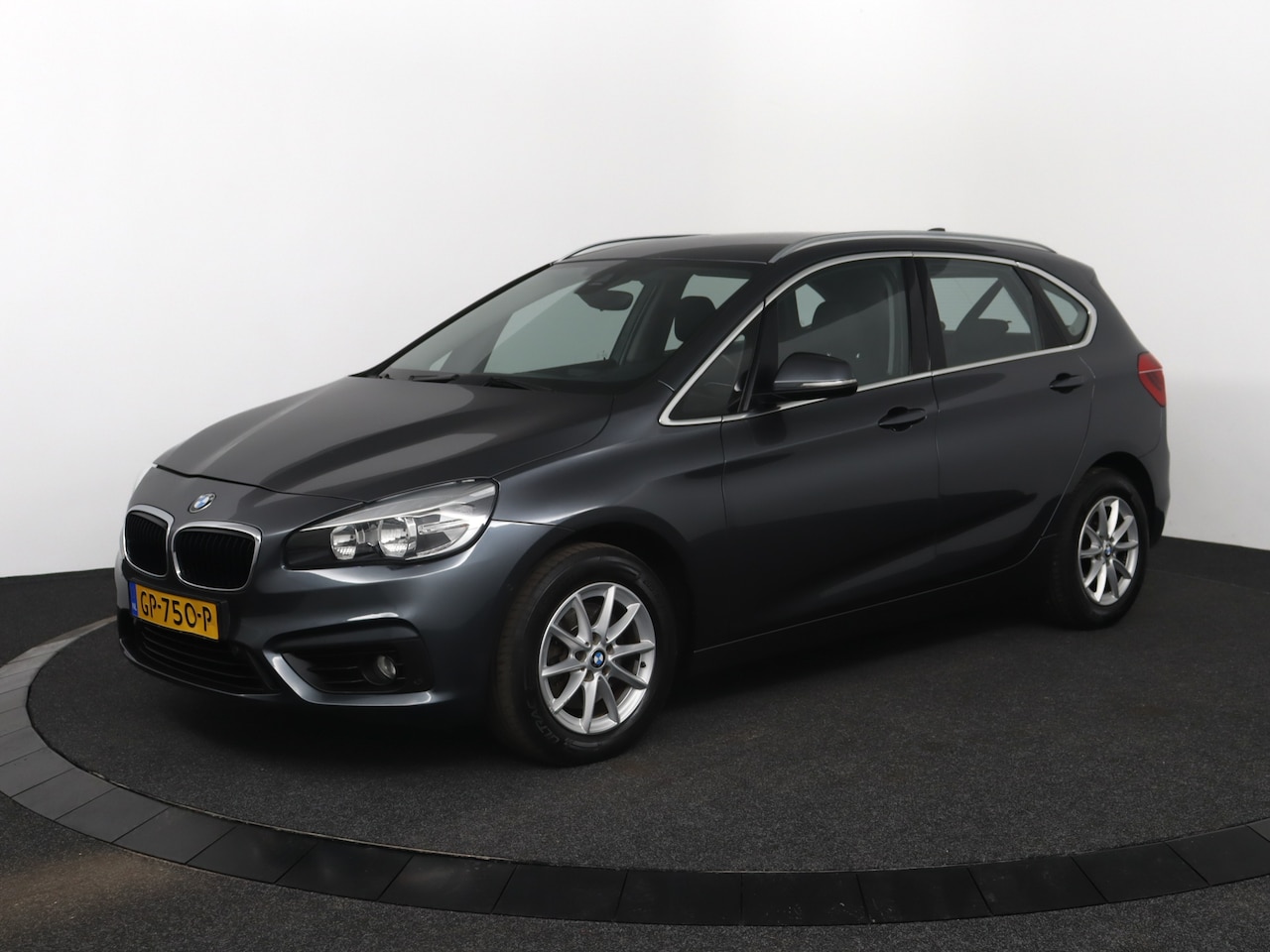 BMW 2-serie Active Tourer - 220i Essential | 192 PK | Navi | Cruise | PDC | - AutoWereld.nl