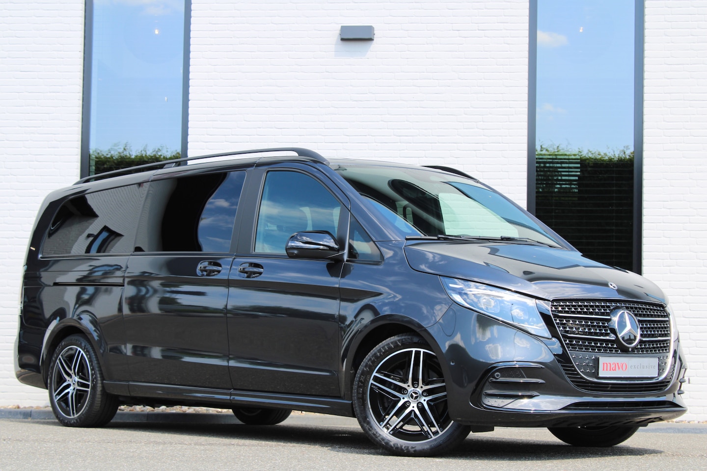 Mercedes-Benz V-klasse - 300d / XXL / DC / AMG / 2x Elec Schuifd / Elec Stoelen / 360 Cam / Burmester / Vol Opties - AutoWereld.nl