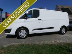 Ford Transit Custom - 290 2.0 TDCI L2H1 Airco, Cruise, Navi, Pdc 3 persoons, trekhaak Vorig jaar nieuwe motor(re