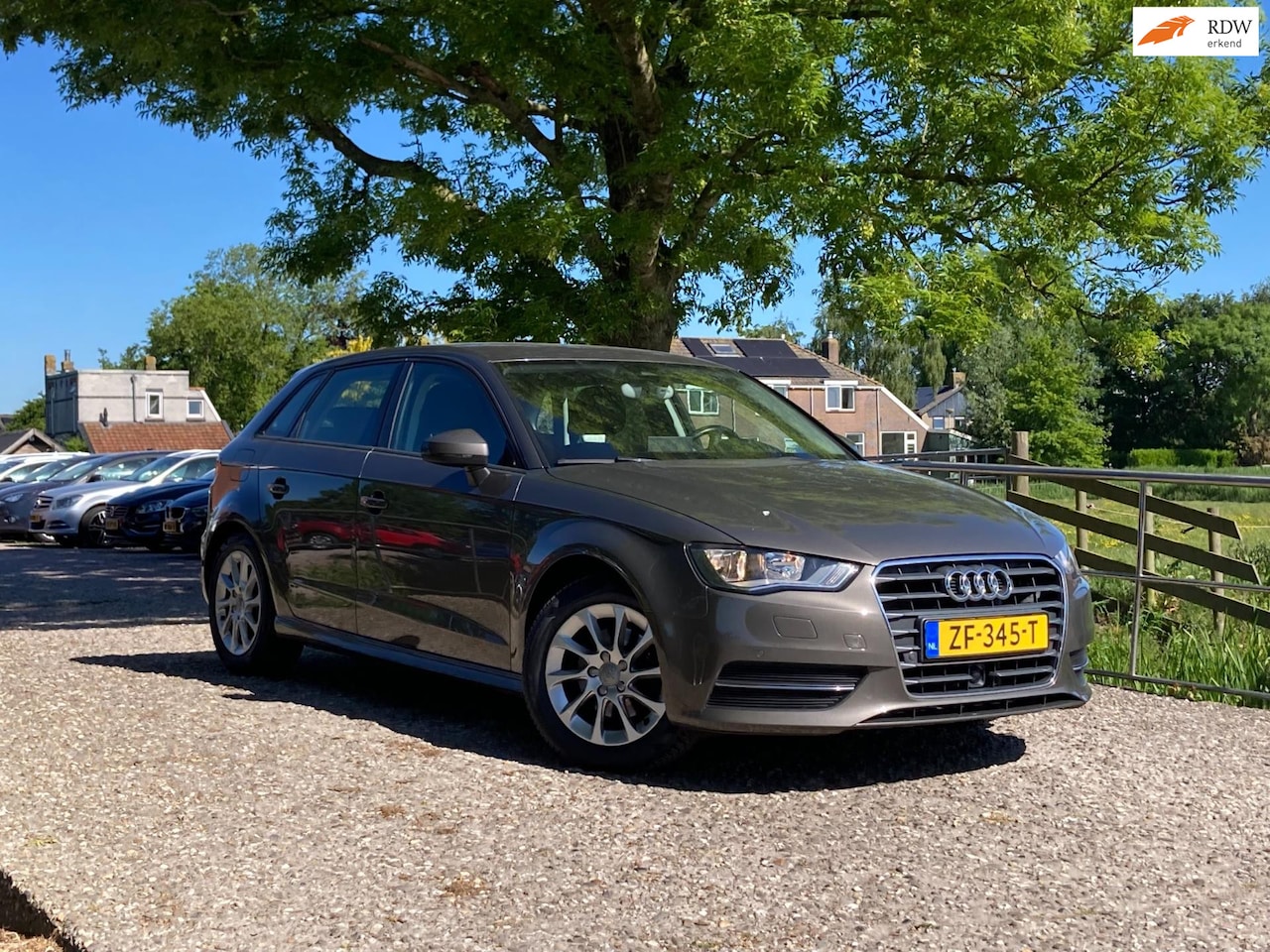 Audi A3 Sportback - 1.6 TDI ultra Attraction Pro Line plus | Leder + Cruise + Clima nu € 8.450,-!!! - AutoWereld.nl