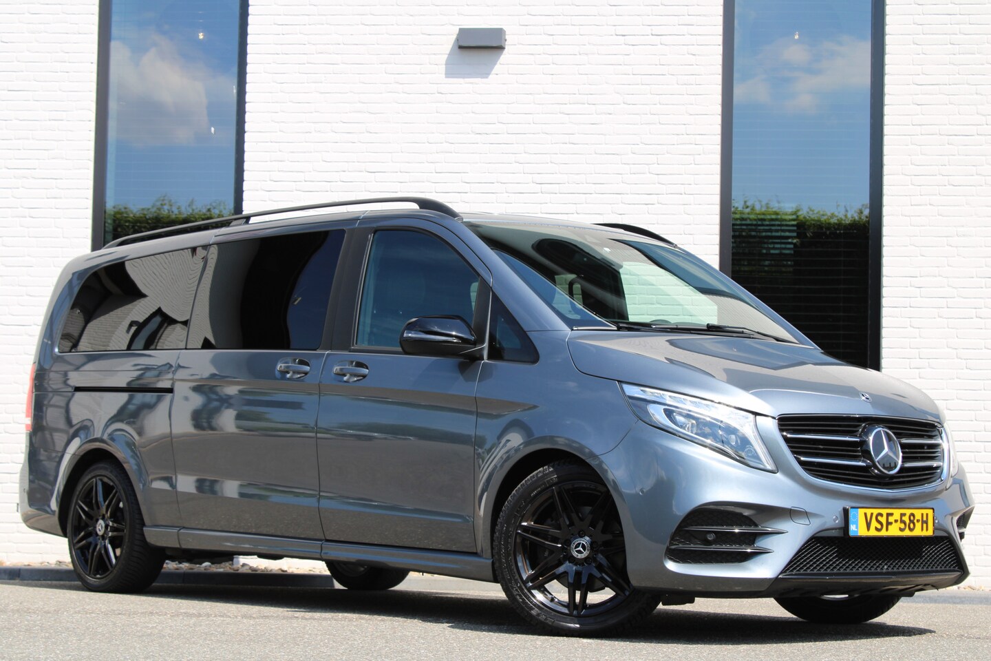 Mercedes-Benz V-klasse - 250d Aut / AMG / Extra Lang / DC / 2x Schuifdeur / Leer / Vol Opties / Nette Staat - AutoWereld.nl