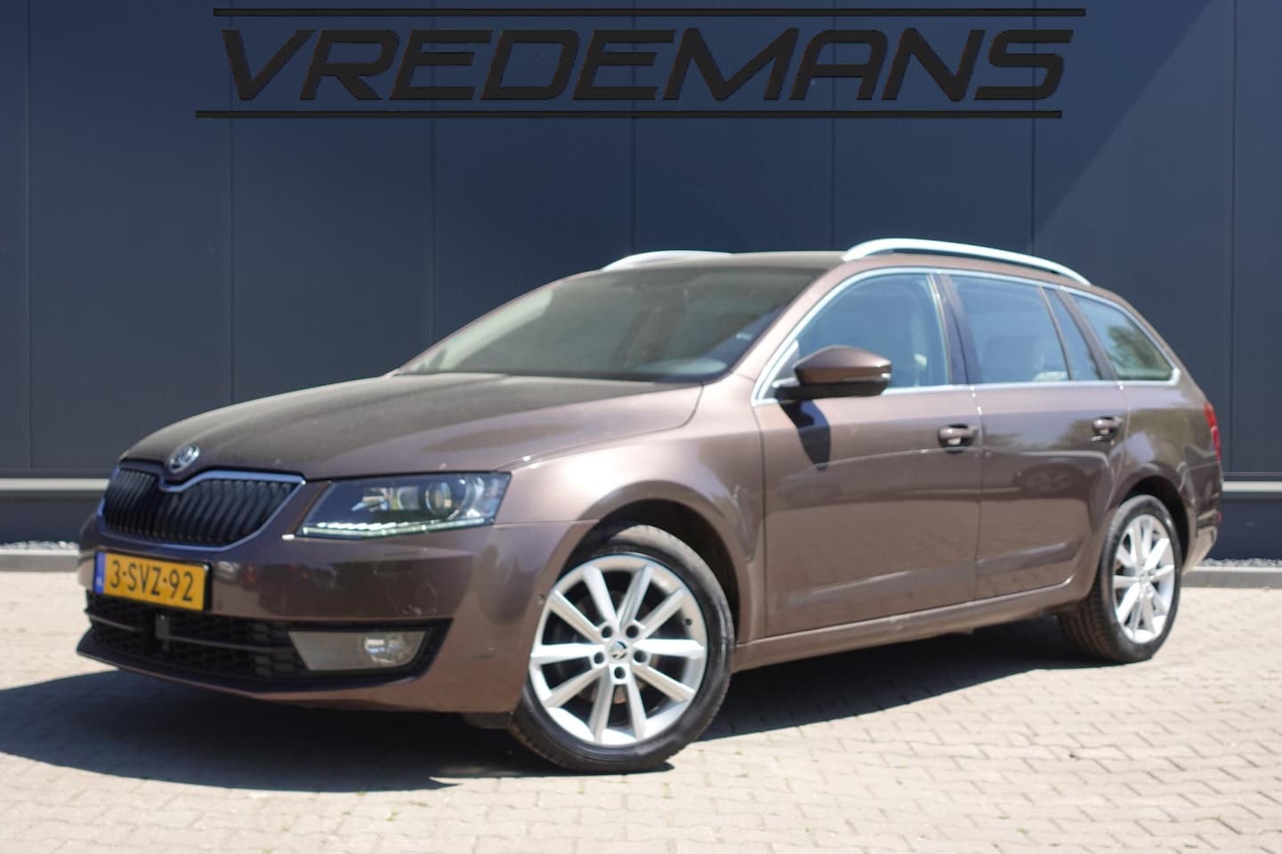 Skoda Octavia Combi - 1.2 TSI Greentech Elegance Businessline ADAPTIVE/STOELVERW. - AutoWereld.nl