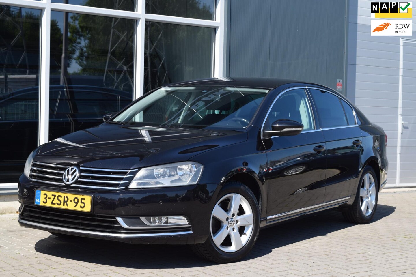 Volkswagen Passat - 1.4 TSI Highline BlueMotion | Clima | Cruise | Navi | APK 6-2026 ! - AutoWereld.nl