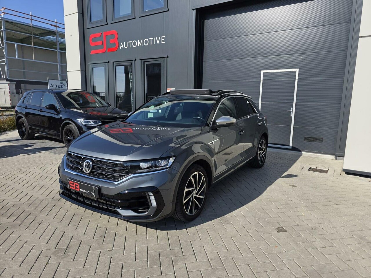 Volkswagen T-Roc - 2.0 TSI 4Motion R 300PK CAMERA|PANO|FULL! - AutoWereld.nl