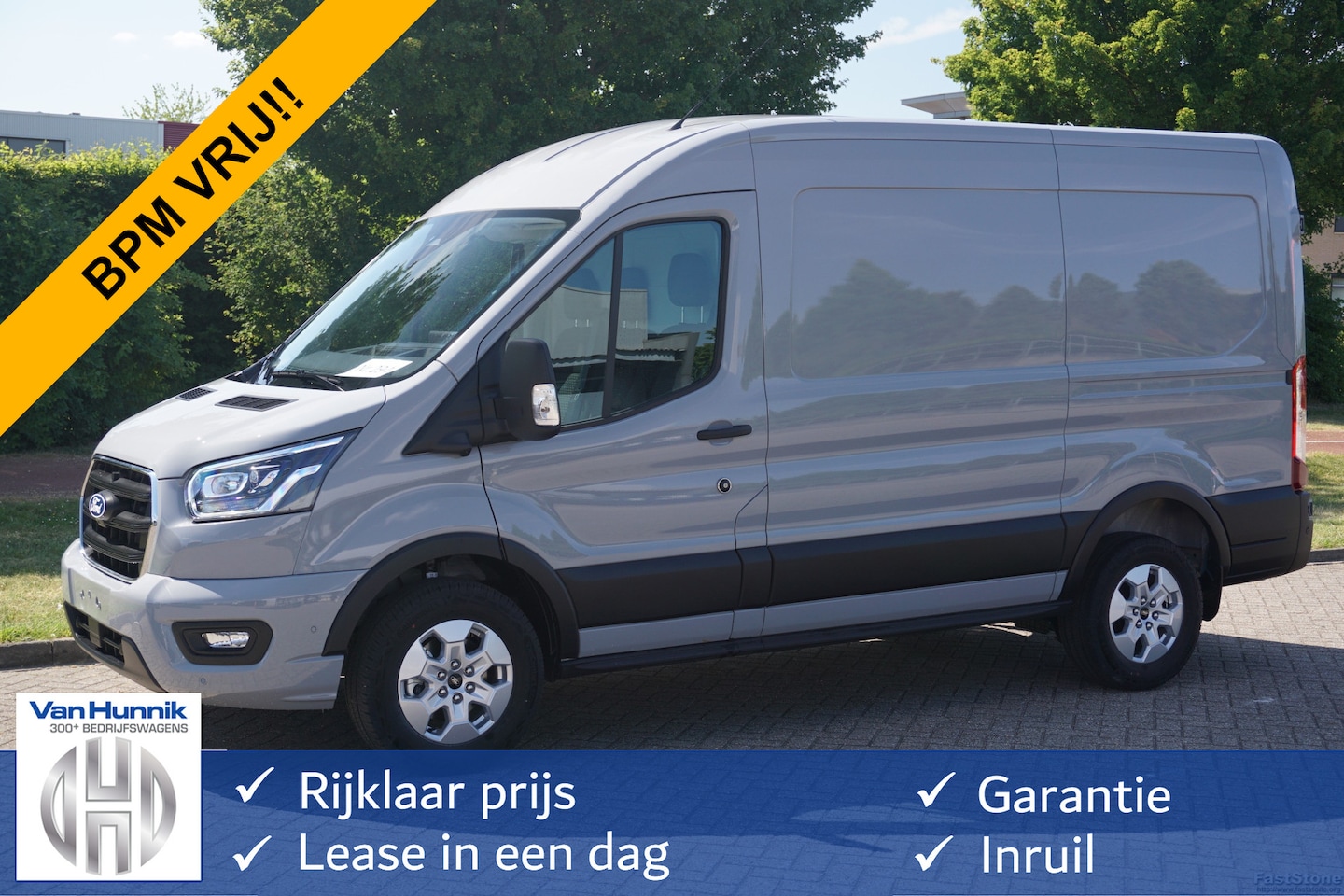Ford Transit - 350M L2H2 Limited AUT-8 165PK BPM VRIJ Navi, Adap. Cruise, 360° Cam, Trekhaak, Xenon!! NR. - AutoWereld.nl