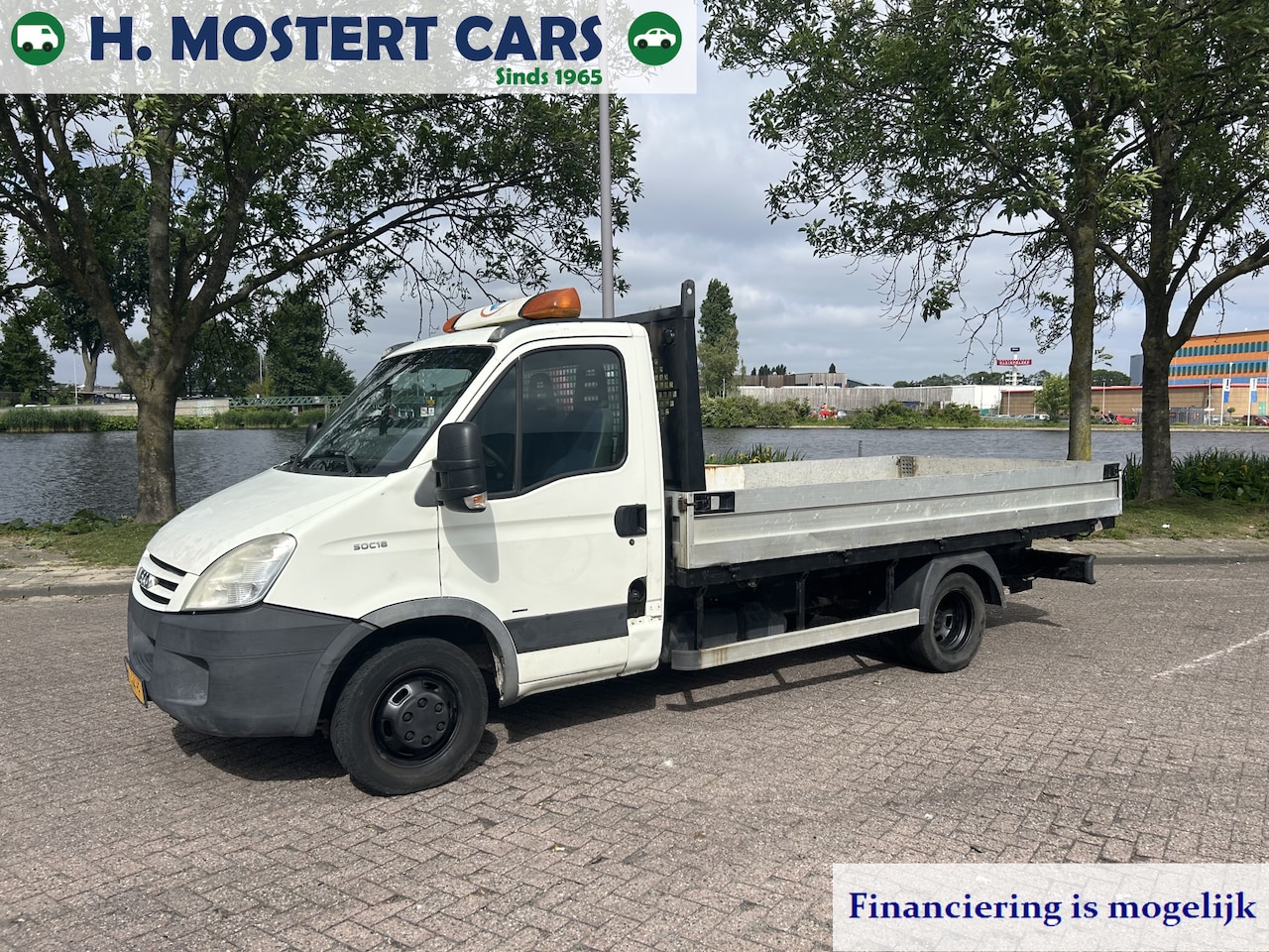 Iveco Daily - 50C18 375 * OPEN LAADBAK met HIJSKRAAN  * APK * DUBBEL-LUCHT * TREKHAAK * 3 PERSOONS * DIS - AutoWereld.nl