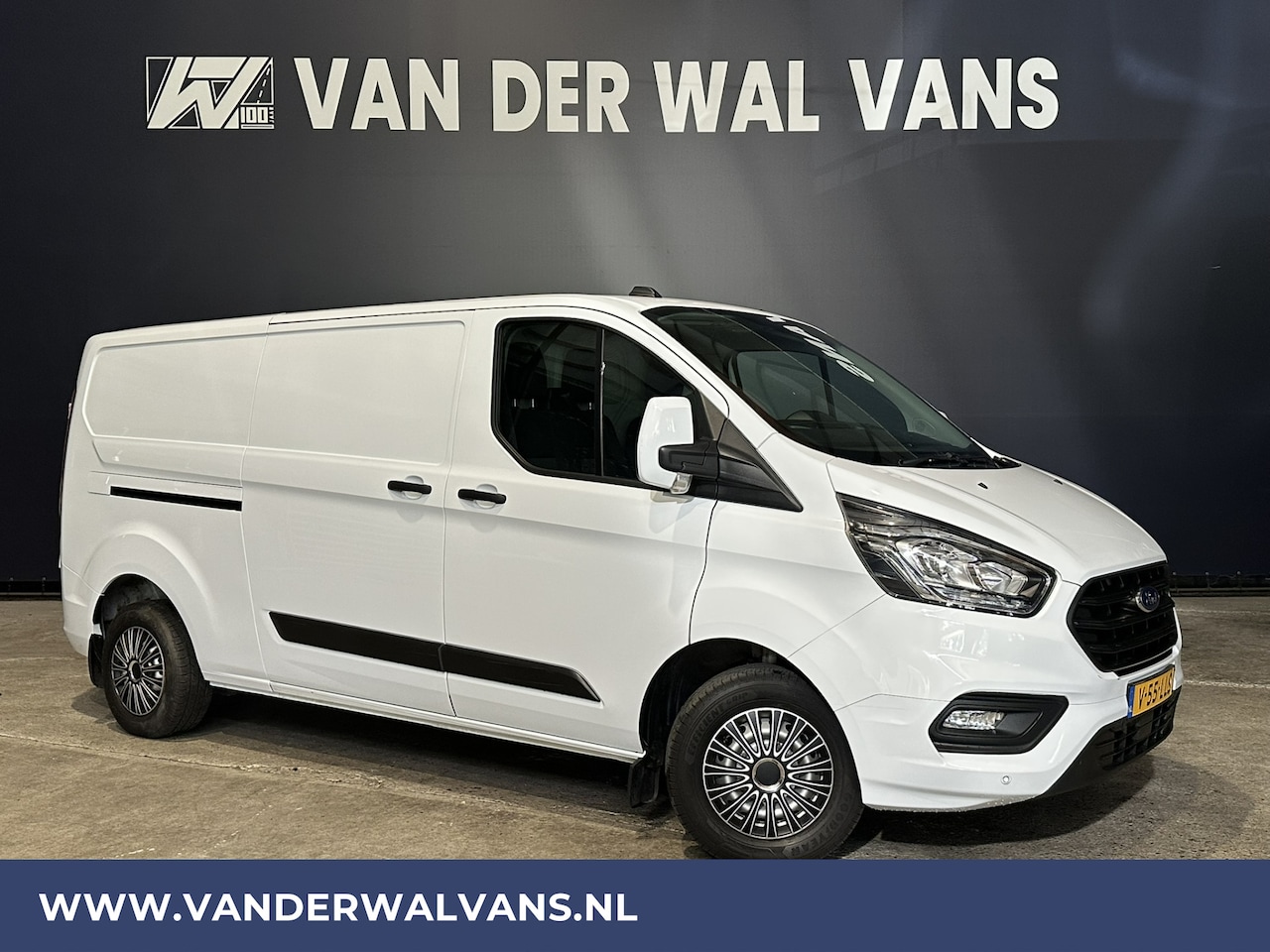 Ford Transit Custom - 2.0 TDCI 130 pk L2H1 Euro6 Airco | LED | Cruisecontrol | Verwarmde voorruit | Parkeersenso - AutoWereld.nl