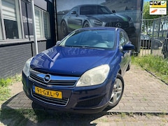 Opel Astra - 1.6 Business AUTOMAAT Navi Airco 5Dr
