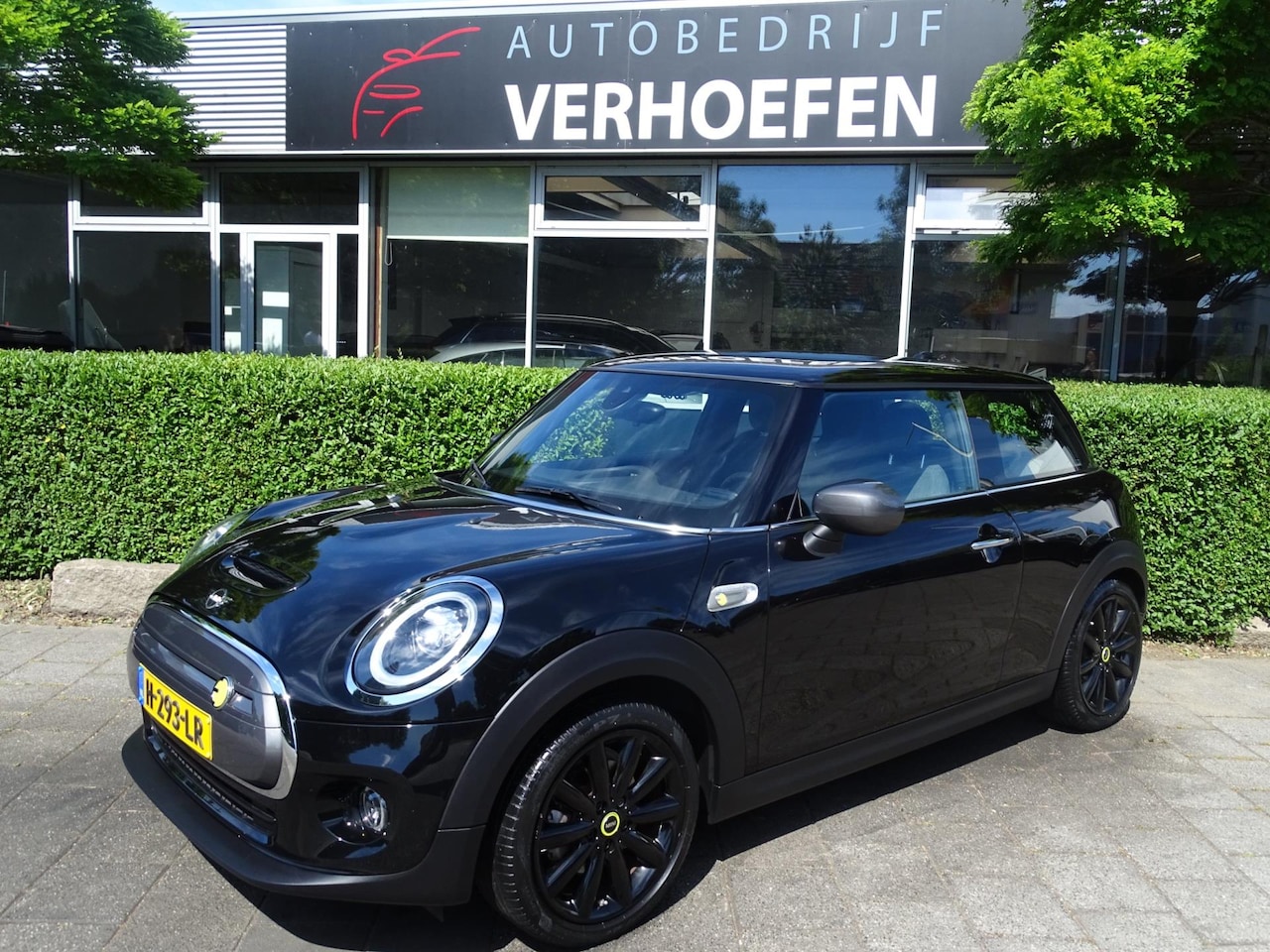 MINI Mini-Electric - Essential 33 kWh - COOPER S - 1E EIGENAAR - NAP KM STAND - PARKEERCAMERA - NAVIGATIE - VOL - AutoWereld.nl