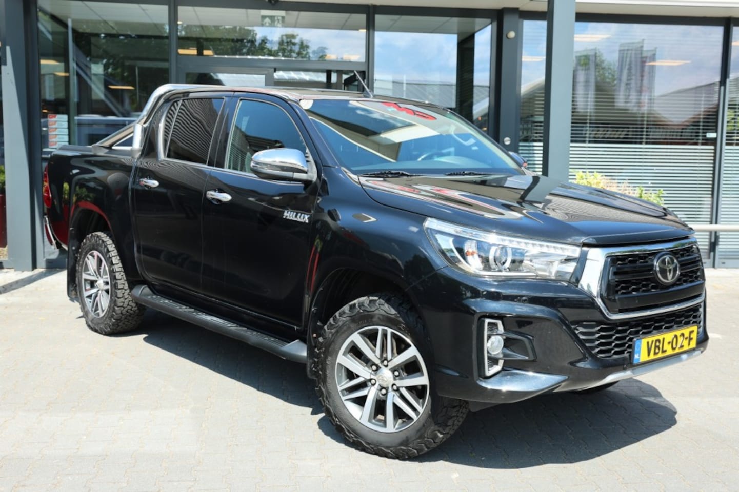 Toyota HiLux - 2.4 D-4D DUBBEL CABIN EXECUTIVE BE TREKKER A/T 5 SITZ 4WD VAN - AutoWereld.nl