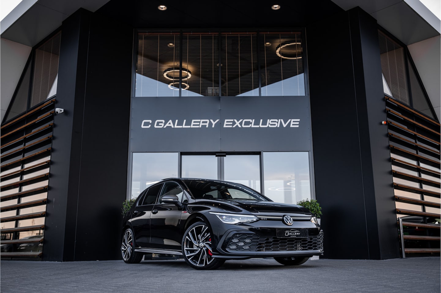 Volkswagen Golf - 8 2.0 TSI GTI - Panorama | ACC | Sfeerverlichting | Carplay - AutoWereld.nl