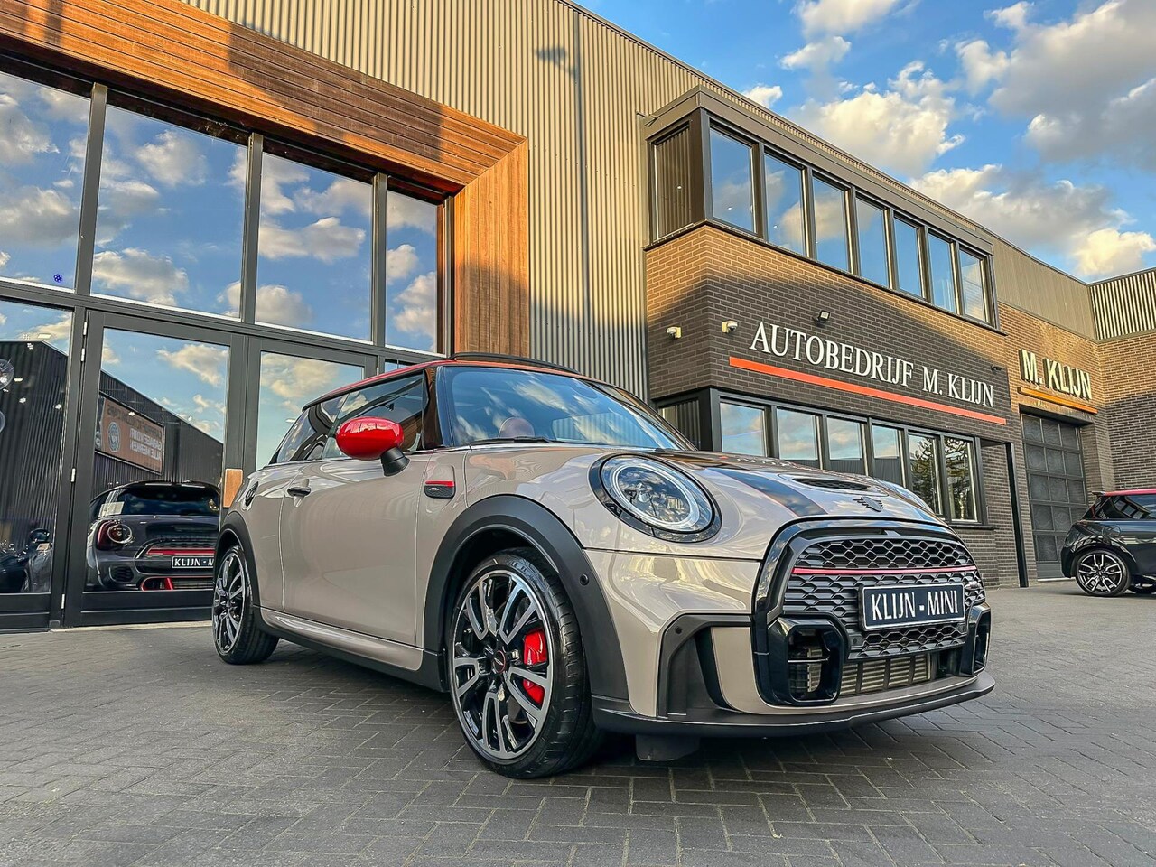 MINI John Cooper Works - Mini 2.0 JCW Pack F1 Aut 231pk/Rooftopgrey/Chester Leer/Btw/Vol - AutoWereld.nl