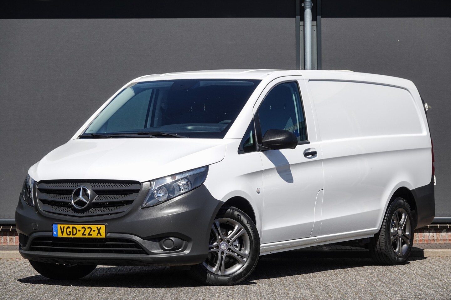Mercedes-Benz Vito - 114Cdi 136Pk Aut. | Lang | Trekhaak | 17'' | Arctic White - AutoWereld.nl