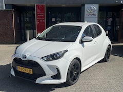 Toyota Yaris - 1.5 HYBRID NAVI 16'' LM-VELGEN 4S-BANDEN CLIMA AD-CRUISE CAMERA APPLE/ADROID BLUETOOTH NL