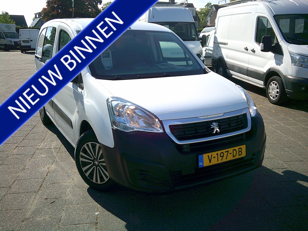 Peugeot Partner - 120 1.6 BlueHDi 100 L1 Première VOORZIEN VAN AIRCO+CRUISE !! BTW/ BPM VRIJ !! - AutoWereld.nl