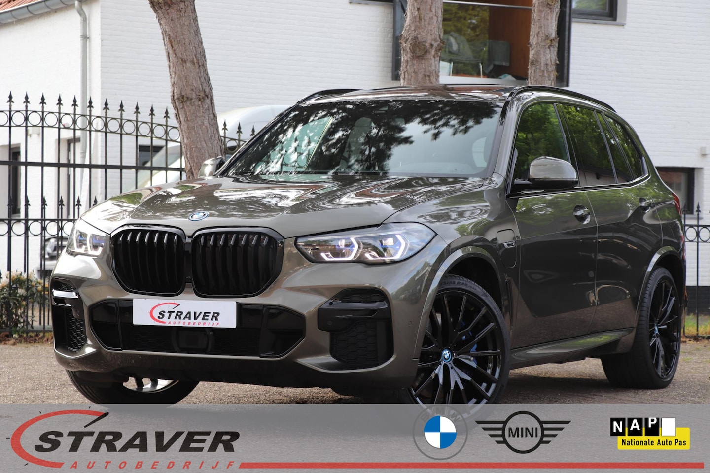 BMW X5 - xDrive45e High Executive |Skylounge |Manhatten |Glasapplicatie - AutoWereld.nl