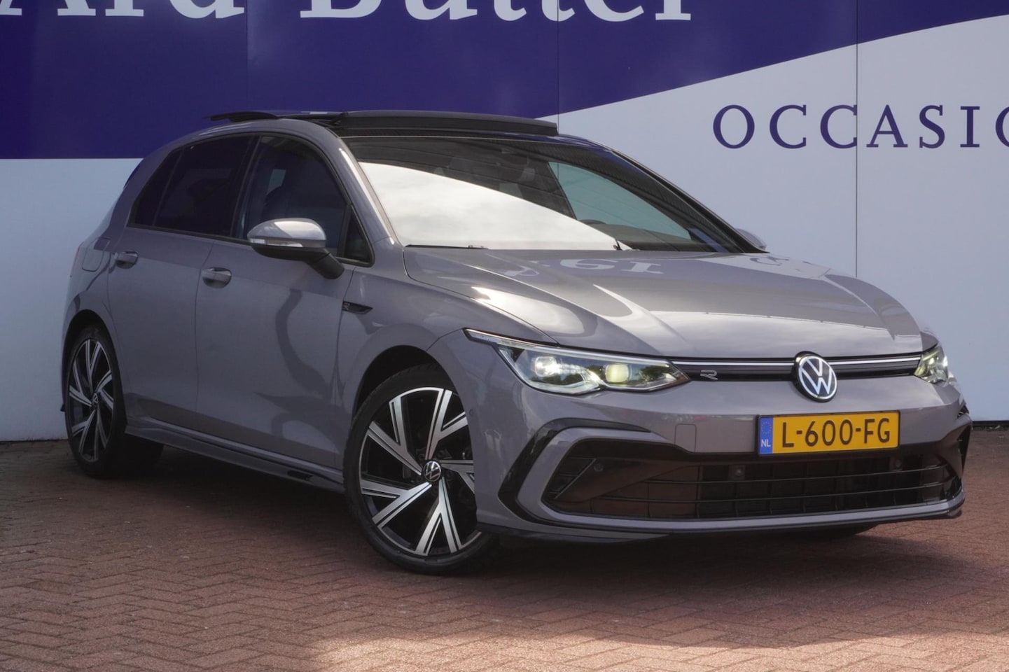 Volkswagen Golf - 1.5 eTSI R-Line 150PK+Pano-dak+Navigatie+vitrual+alcantara+18"lmv+Assistentie+led-Pakket = - AutoWereld.nl