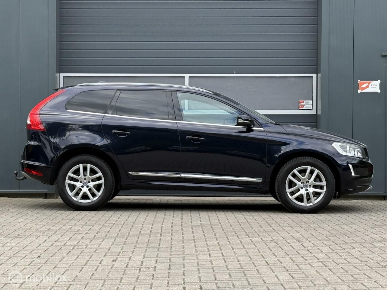 Volvo XC60 - 2.0 D3 Geartronic-8 Summum -Magic Blue -Dealeronderhouden -Zeer compleet - AutoWereld.nl