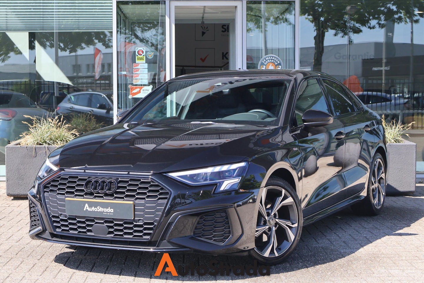 Audi A3 Limousine - 30 TFSI S-Line 110pk | Carplay | Virtual | Matrix | Adaptive | Climate | Stoelverwarming | - AutoWereld.nl