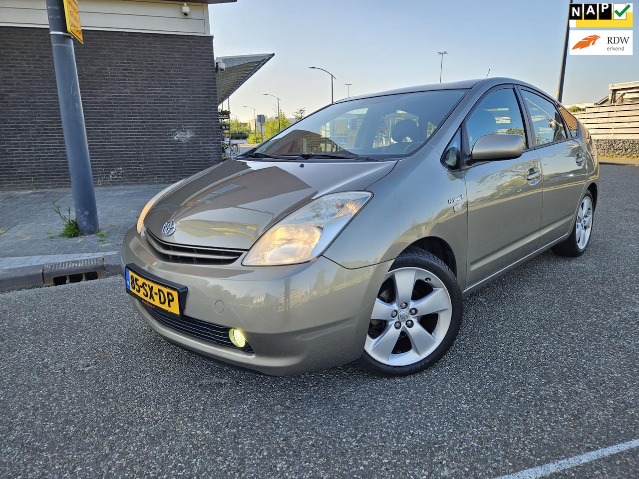 Toyota Prius - 1.5 VVT-i Tech Edition 1.5 VVT-i Tech Edition - AutoWereld.nl