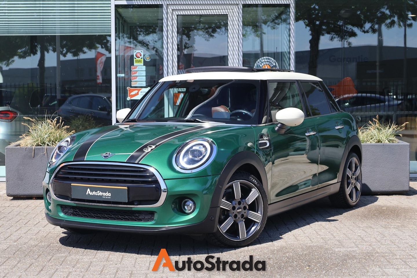MINI Paceman - 5-Deurs (f55) 1.5 60 Years Edition 136pk | Pano | Keyless | Union Jack | Harman/Kardon | S - AutoWereld.nl
