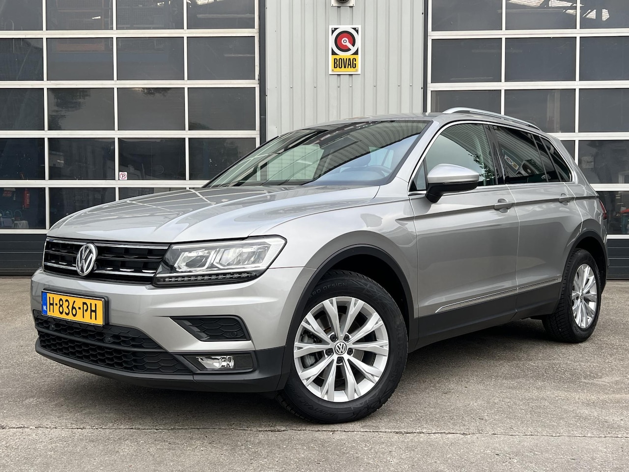 Volkswagen Tiguan - 1.5 TSI ACT Comfortline Business led verl. trekhaak pdc carplay - AutoWereld.nl