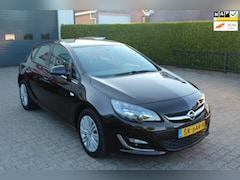 Opel Astra - 1.4 Turbo Business +