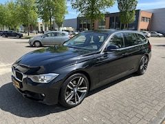 BMW 3-serie Touring - 320i High Executive LEER XENON NAVI PDC NAP