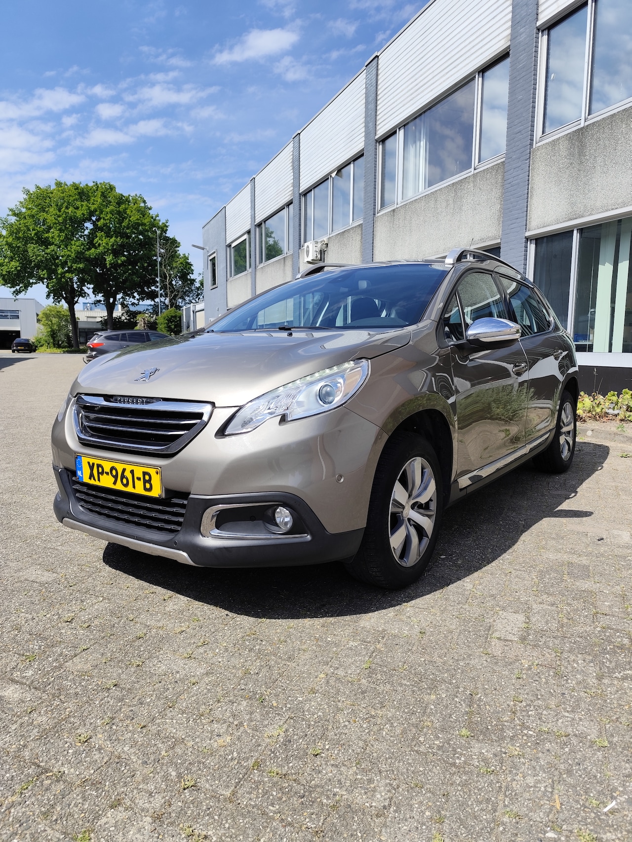 Peugeot 2008 - 1.2 PureTech Allure - AutoWereld.nl