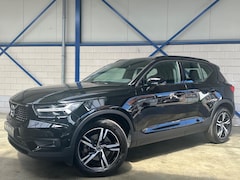 Volvo XC40 - 2.0 B4 R-Design Pano| Blis|Keyless|R-Camera|Full