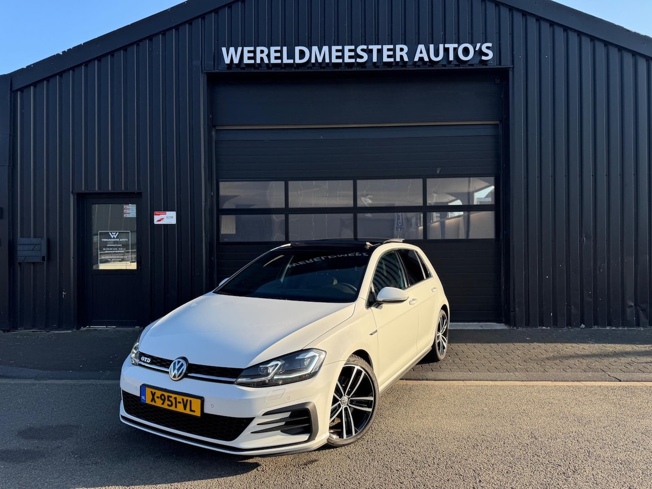 Volkswagen Golf - 2.0 TDI GTD Business Edition DSG PANO - AutoWereld.nl