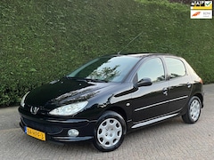 Peugeot 206 - 1.4 AIRCO/CRUISE/RIJDT SUPER/5DRS/LAGE KM/APK