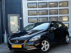 Volvo V40 - 1.6 T3 Kinetic | Clima | Camera | Navi | PDC | N.A.P