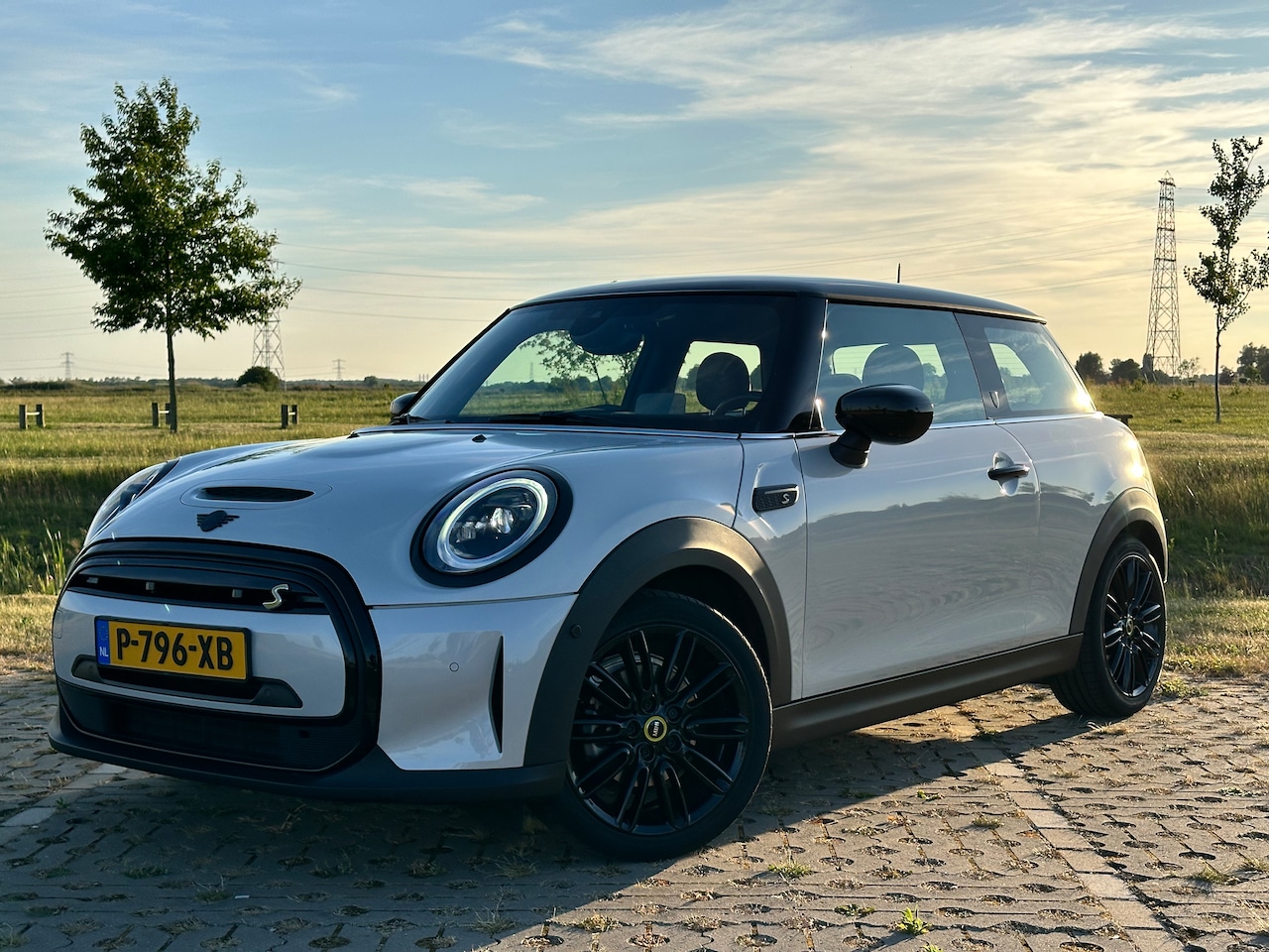 MINI Mini-Electric - MINI Yours Mini YOURS - dealeronderh - adaptive - nappa - stuurverw - black pack - head-up - AutoWereld.nl
