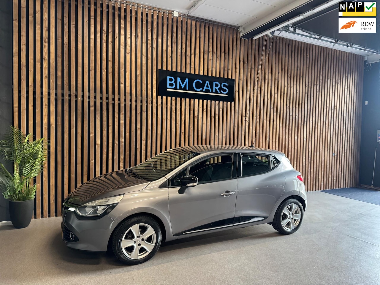 Renault Clio - 0.9 TCe Expression Airco, Navigatie , Cruise control - AutoWereld.nl