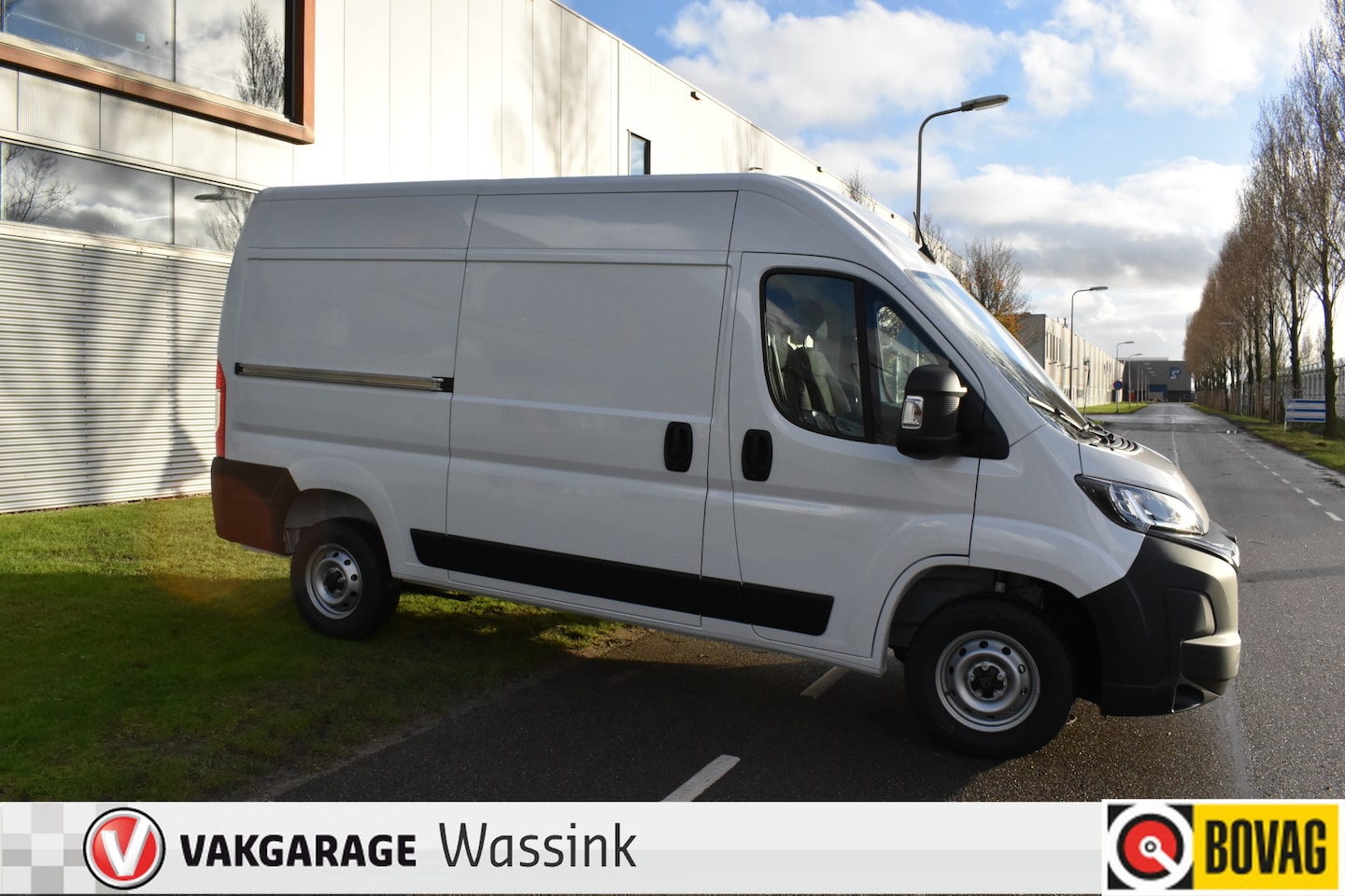 Peugeot Boxer - 2.2 BlueHDi 140 S&S L2H2 3.3t Euro 6 Nieuwe registratie 2024/ GEEN BPM/ L2H2/ achteruitrij - AutoWereld.nl