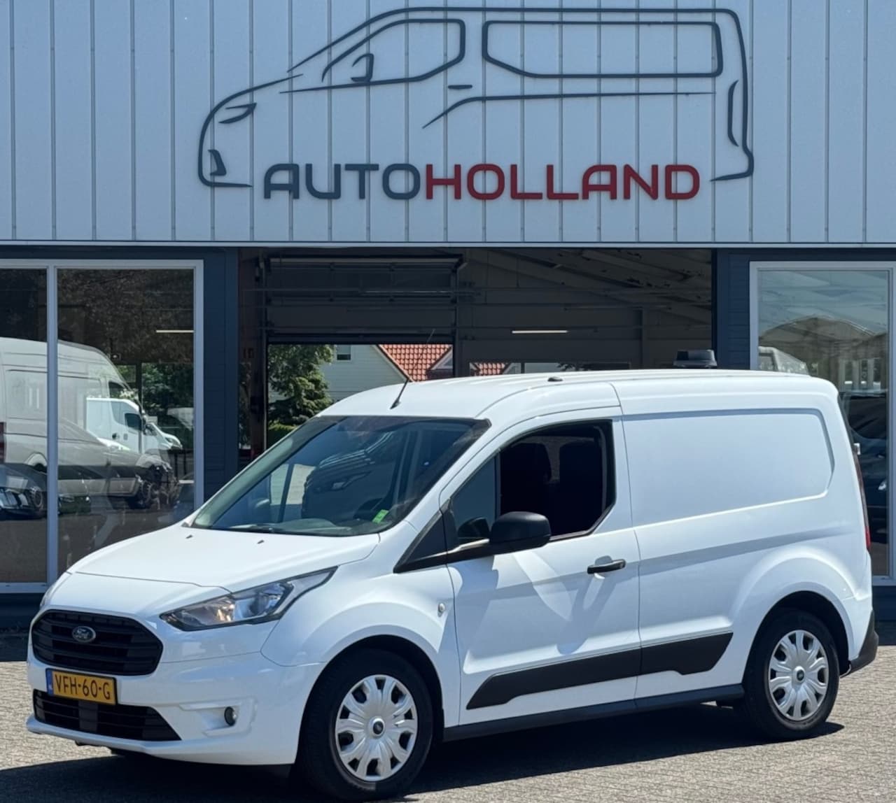 Ford Transit Connect - 1.5 TDCI 55KW 75PK EURO 6 NAVIGATIE/ CAMERA/ AIRCO/ BEDRIJFSWAGE - AutoWereld.nl