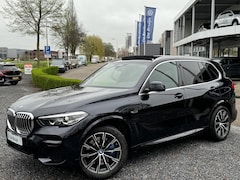 BMW X5 - xDrive45e M-Sport (Pano, Trekhaak, Leer, Luchtvering)