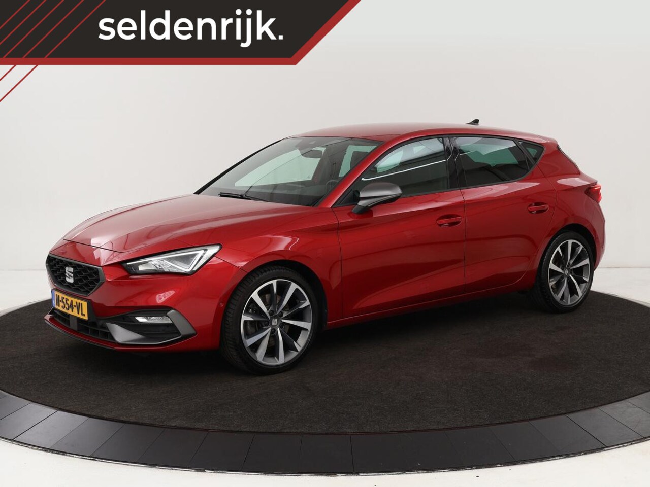 Seat Leon - 1.5 eTSI FR | Sfeerverlichting | Appel CarPlay | Navigatie | Camera | Cruise Control | LED - AutoWereld.nl